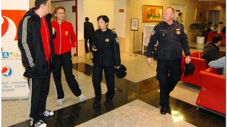 Srpske rukometa&scaron;e &scaron;titi policija