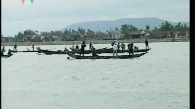 Potonuo trajekt pun žena i djece