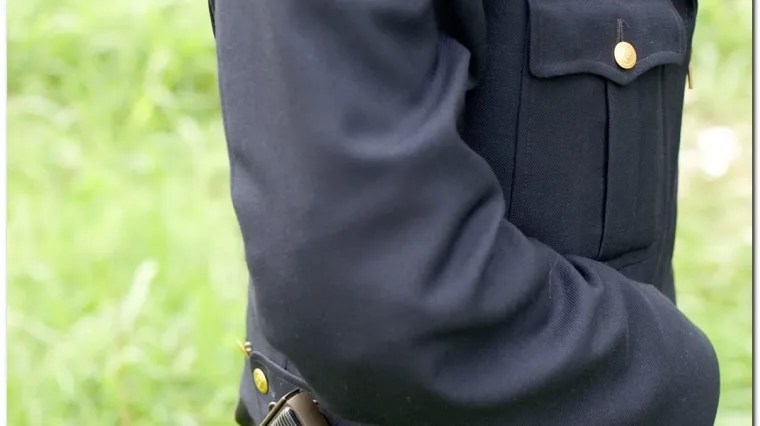 Policajac potkradao pritvorenike