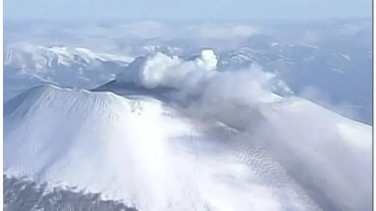Japanski vulkan i dalje izbacuje samo pepeo i kamenje