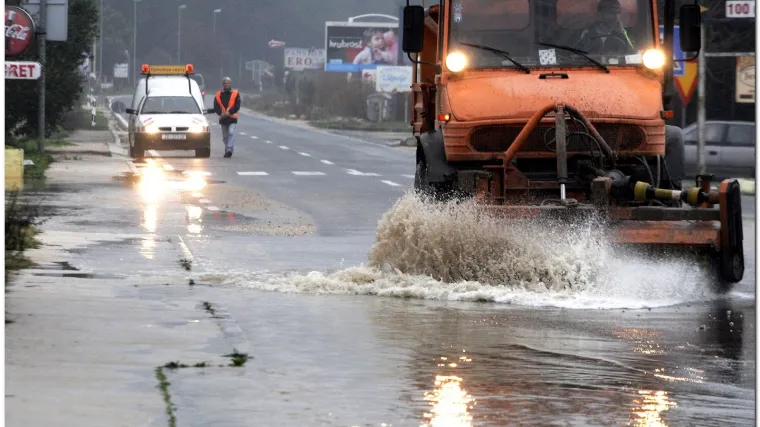 Jaka ki&scaron;a potopila Zadar