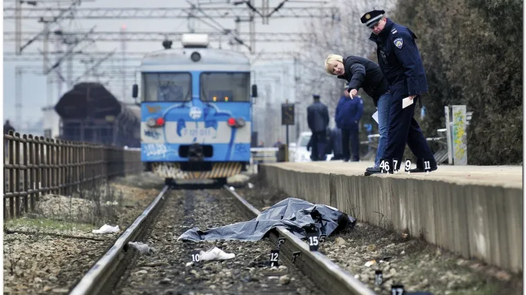 Ležao na pruzi i čekao da naiđe vlak