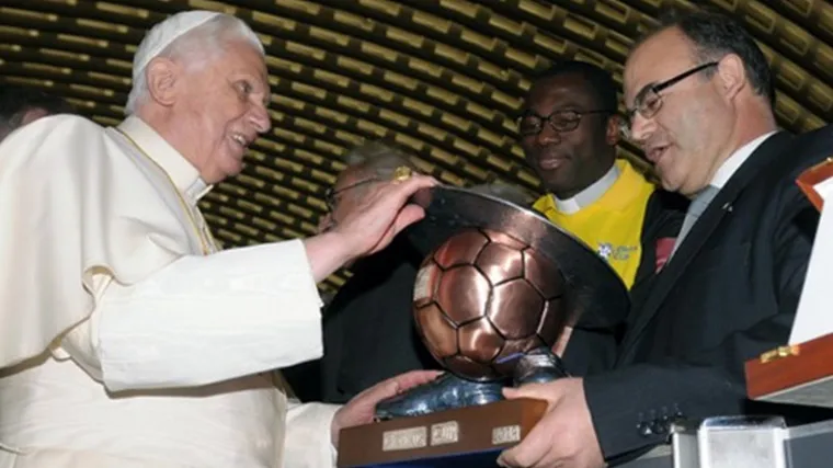 Nogomet trese Vatikan