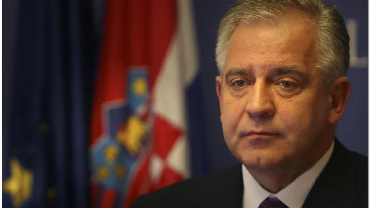 Sanader: Slovenija dolijeva ulje na vatru