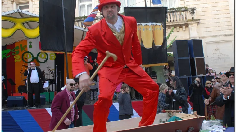 Zadrani &scaron;okirali reprizom Dvornikova pokopa