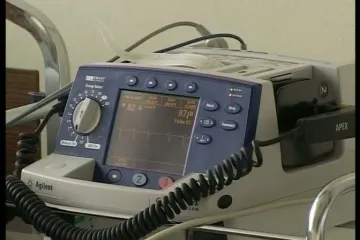 Drže je na aparatima, a nema joj spasa