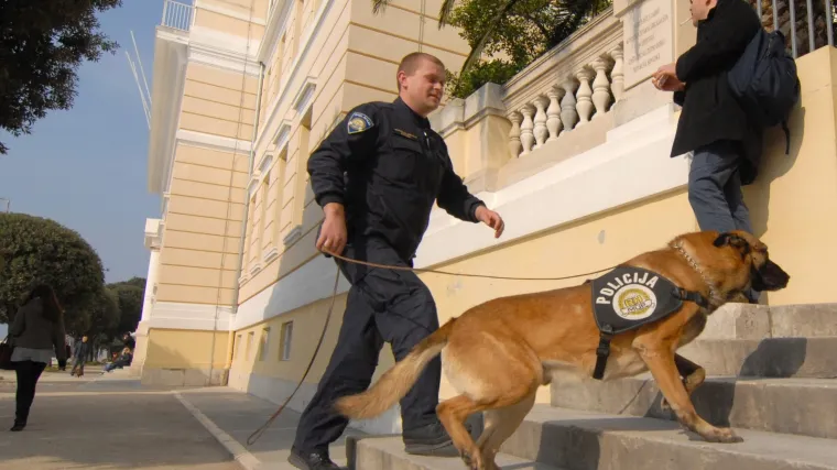 Lažna dojava o bombi istjerala zadarske studente na ulicu