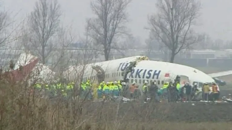 Zrakoplovu navodno zatajili motori