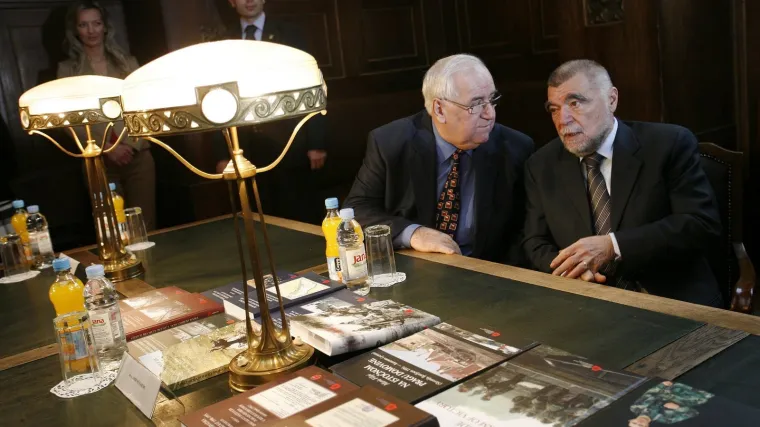 Hrvati jo&scaron; ne znaju koga bi izabrali nakon Mesića