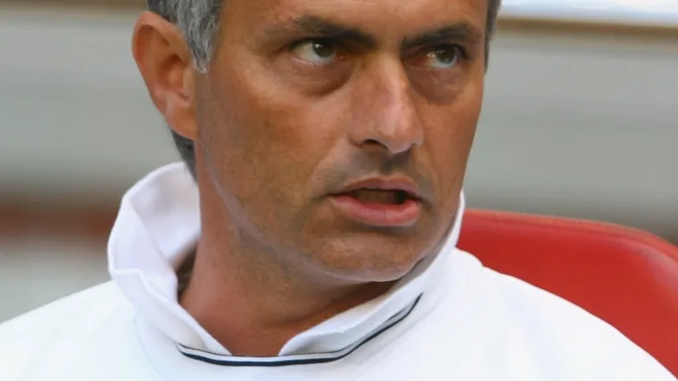 Mourinho gura Balotellija u obranu