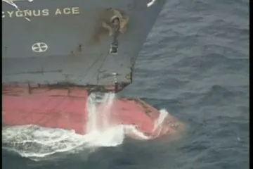 Nestao brod sa 16 članova posade