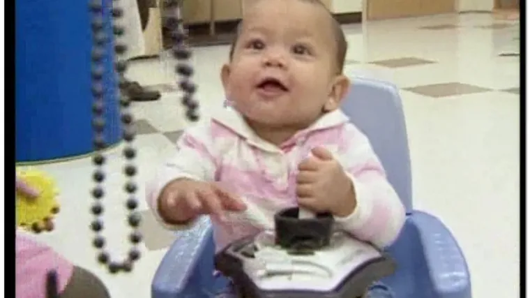 Kolicima s joystickom upravljaju bebe