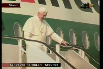 Papa se obrušio na kondome