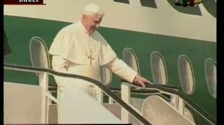 Papa se obrušio na kondome