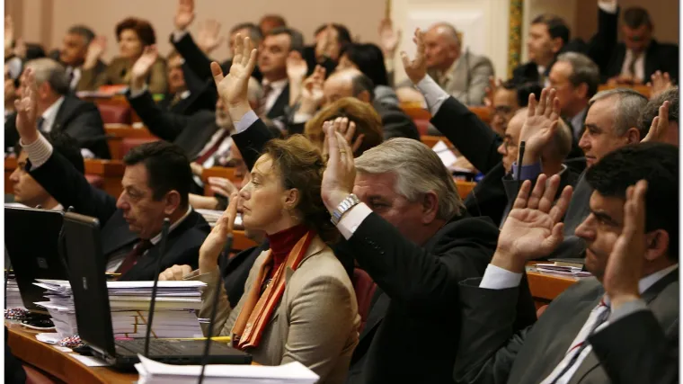 Država pu&scaron;ta banke na miru