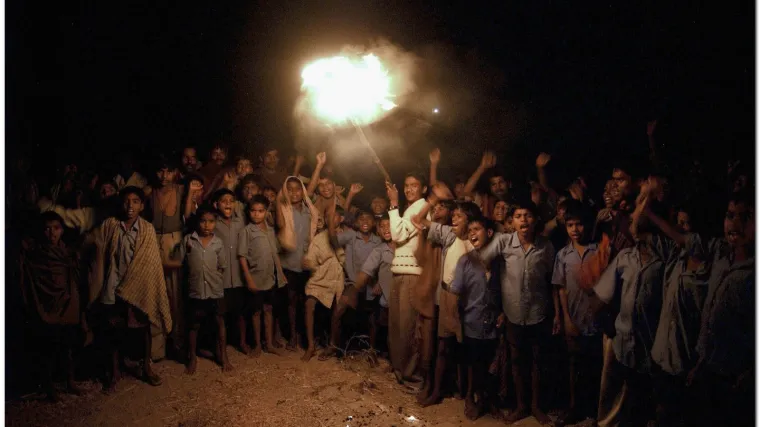 Bijesni Indijci zapalili osam lopova