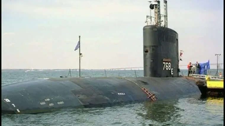 Sudar podmornice i broda kod Irana