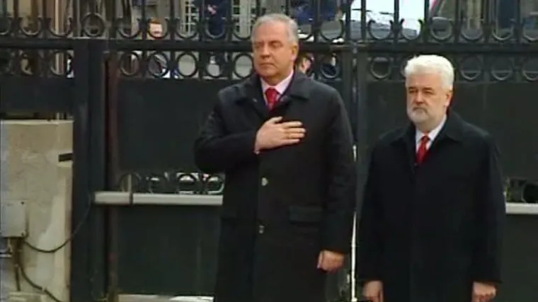 Sanadera dočekali prosvjednici