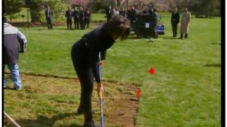 Michelle Obama iza Bijele kuće sadi povrće