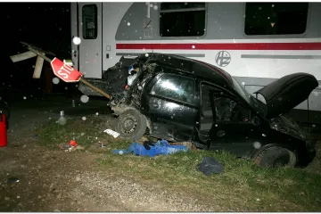 Mladić i djevojka podletjeli pod vlak