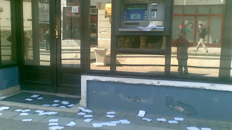 Poludio bankomat u Đakovu