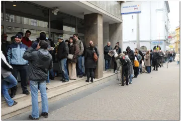 Fanovi srušili server i spavali na ulici zbog karata