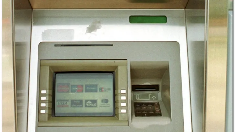 Kamere i lažni čitači opet u bankomatima