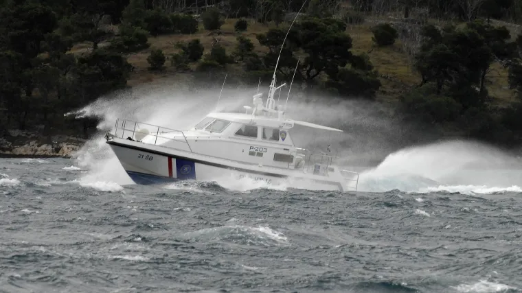 Jugo uzrokovalo kaos u priobalju