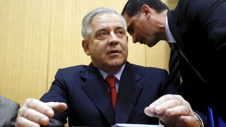 HDZ-u tisuće kuna, a radnicima otkazi