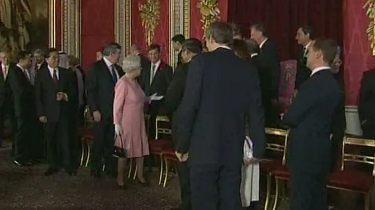 Kraljica je samo zadirkivala Berlusconija