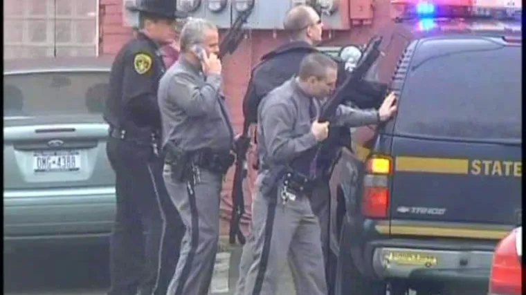 Luđak smaknuo 13 ljudi i sebe