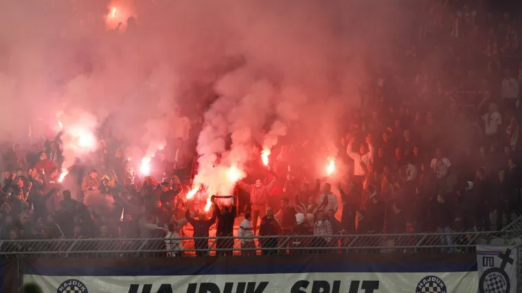 Kamenjem na policiju