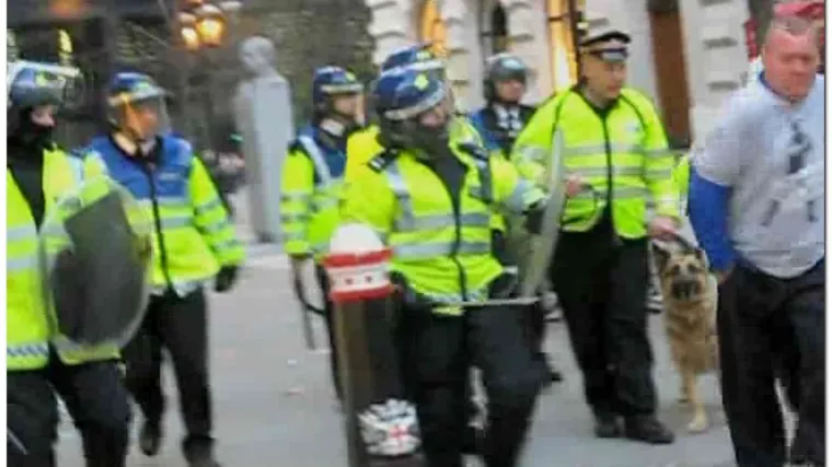 G20: Prosvjednika prije smrti mlatnuo policajac