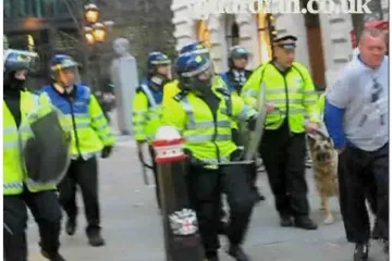 G20: Prosvjednika prije smrti mlatnuo policajac