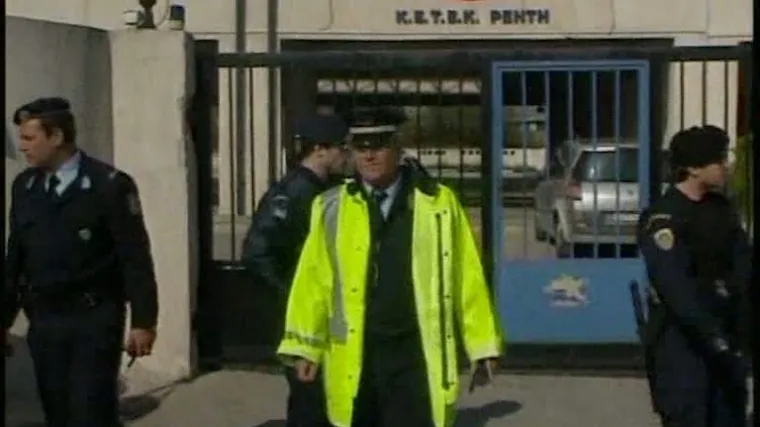 Grčki učenik ranio tri osobe i ubio se