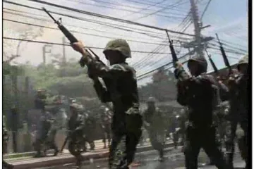 Ulične borbe vojske i prosvjednika u Bangkoku