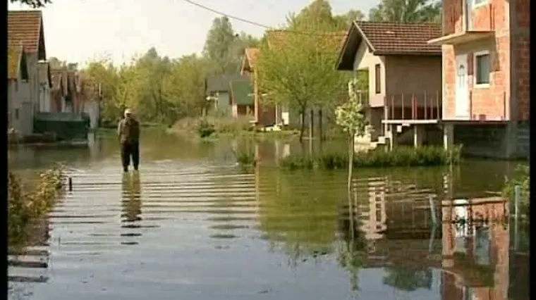 Dunav poplavio vikendice u Baranji