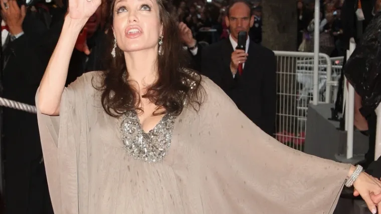 Angelina Jolie kao ženski Bond