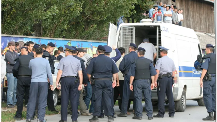 Masovna tučnjava navijača Osijeka i Cibalije