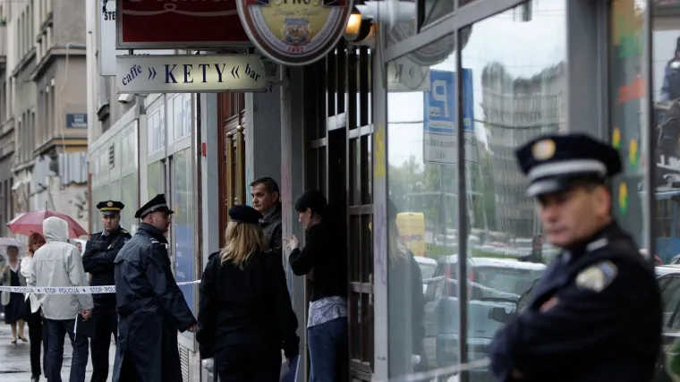 Zatukli ga pi&scaron;toljem pa pucali u zrak