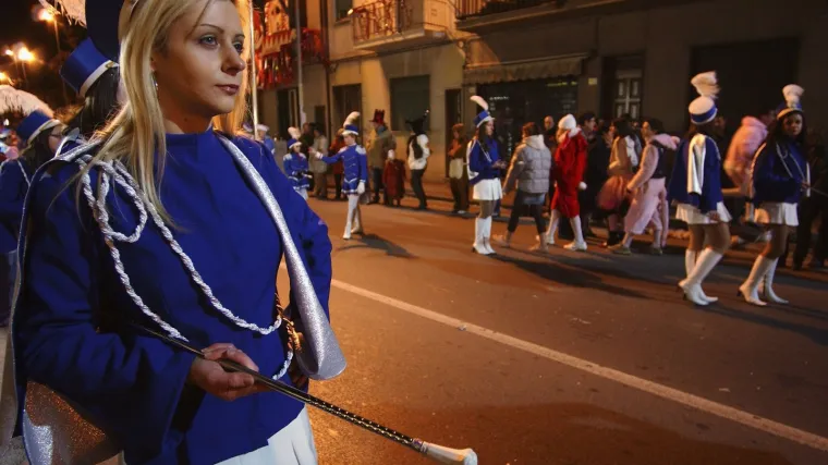 Mažoretkinja namlatila lopove