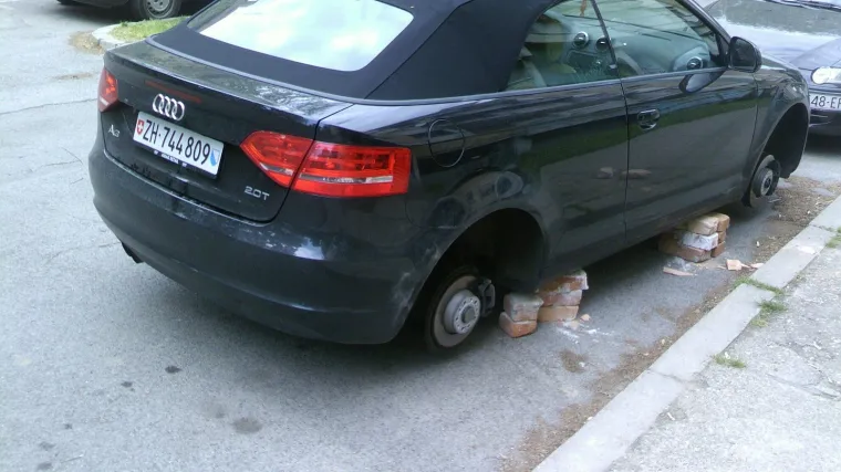 S Audija mu ukrali sva četiri kotača