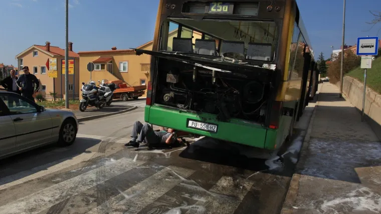 Gorio gradski autobus u Puli