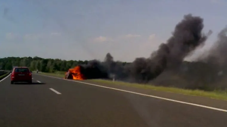 Na autocesti izgorio Clio