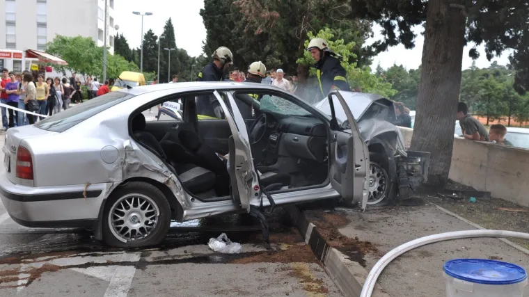 Maturanti automobilom na pje&scaron;aka