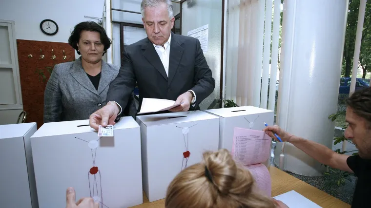 Do 11 sati glasovalo 13,73 posto birača