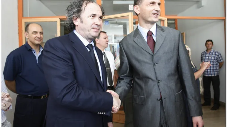 Kerum nepozvan na polaganju kamena temeljca