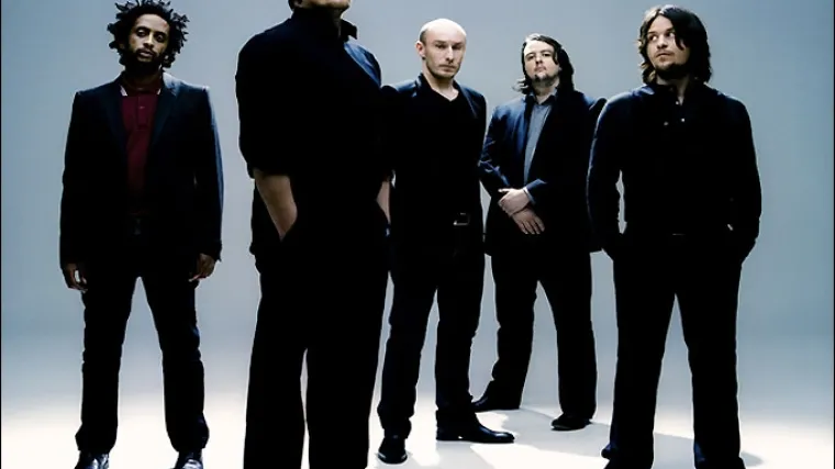 Elbow dominirao Ivor Novellom