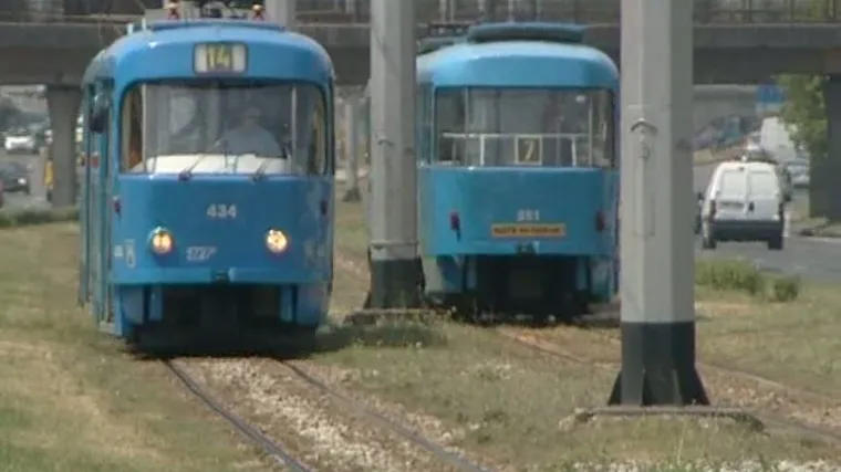 ZET se ispričao zbog vozača čitača novina