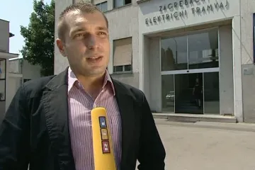 ZET se ispričao zbog vozača čitača novina